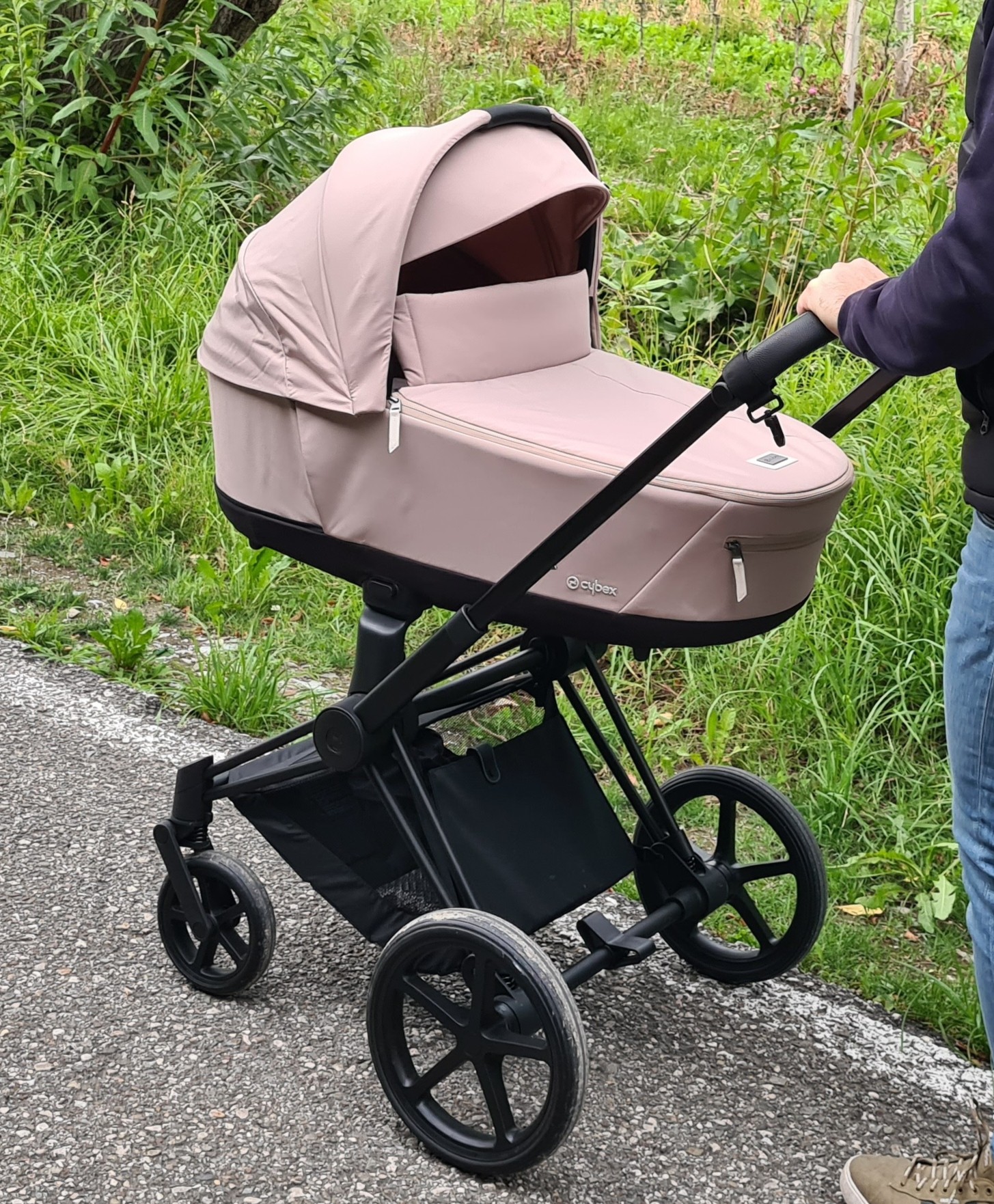 Cybex Priam Babywanne in Beige – flache Liegeposition für Neugeborene