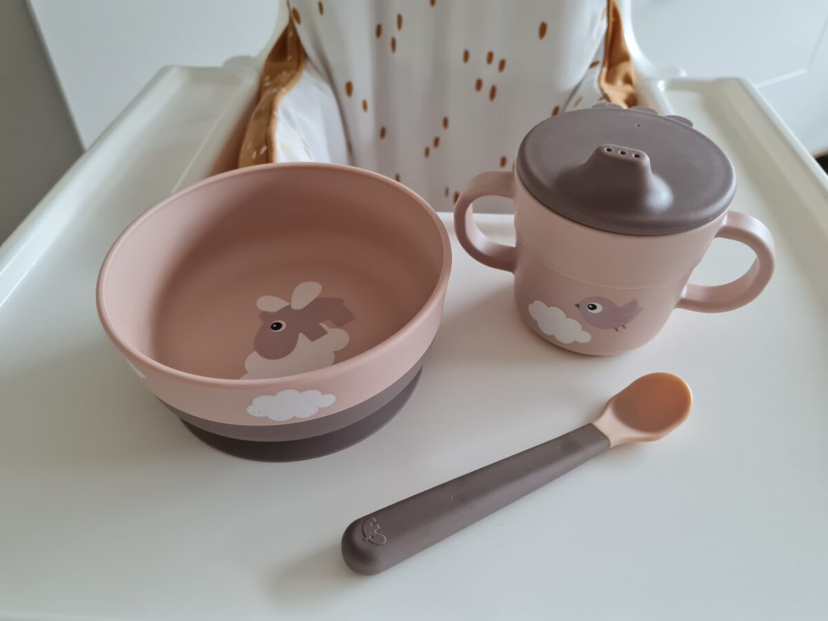Done by Deer Baby Geschirr Set mit Saugnapfteller, Löffel und Trinklernbecher