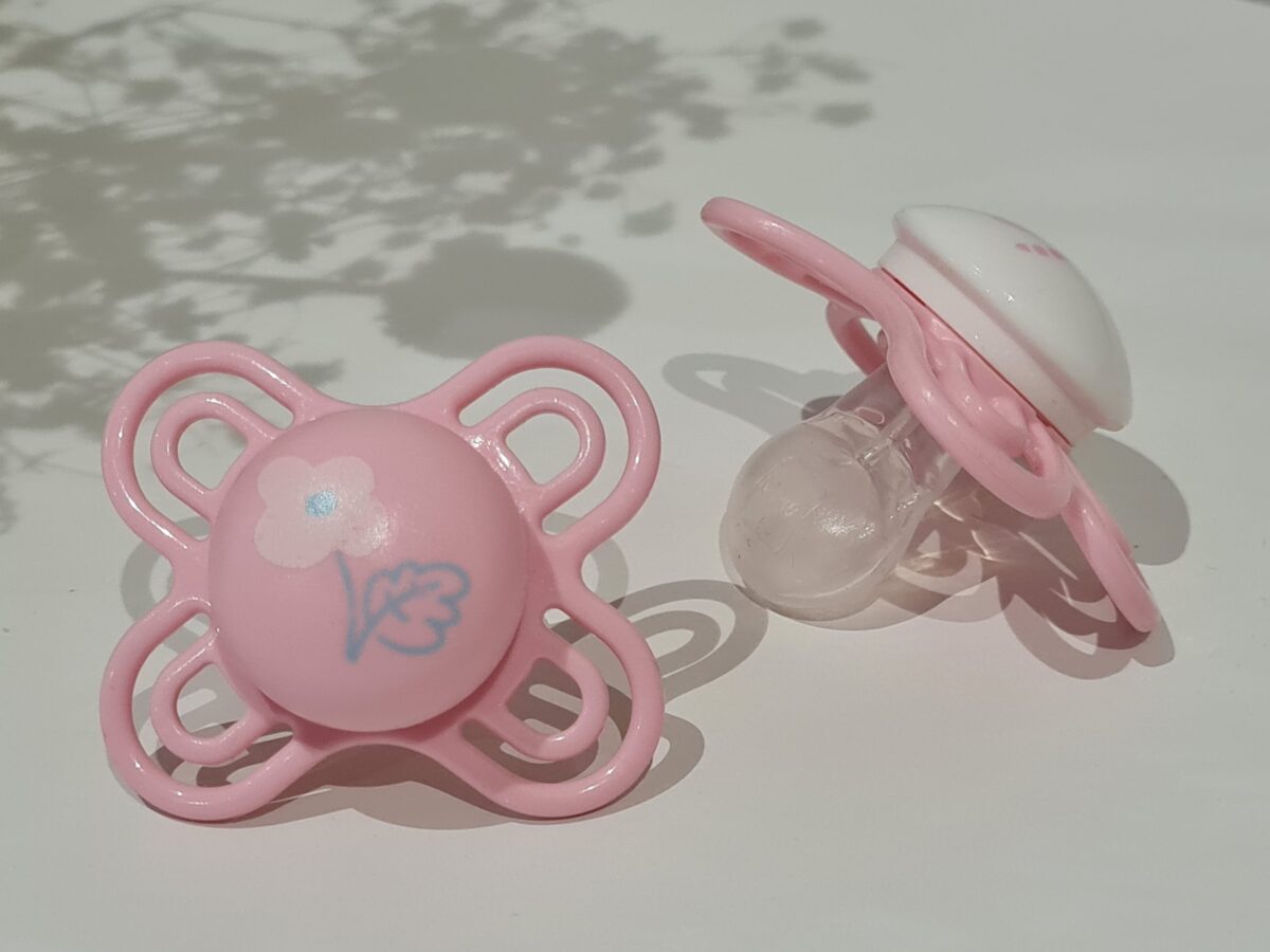 MAM Perfect Start Schnuller in rosa – kiefergerechter Silikon-Schnuller für Neugeborene