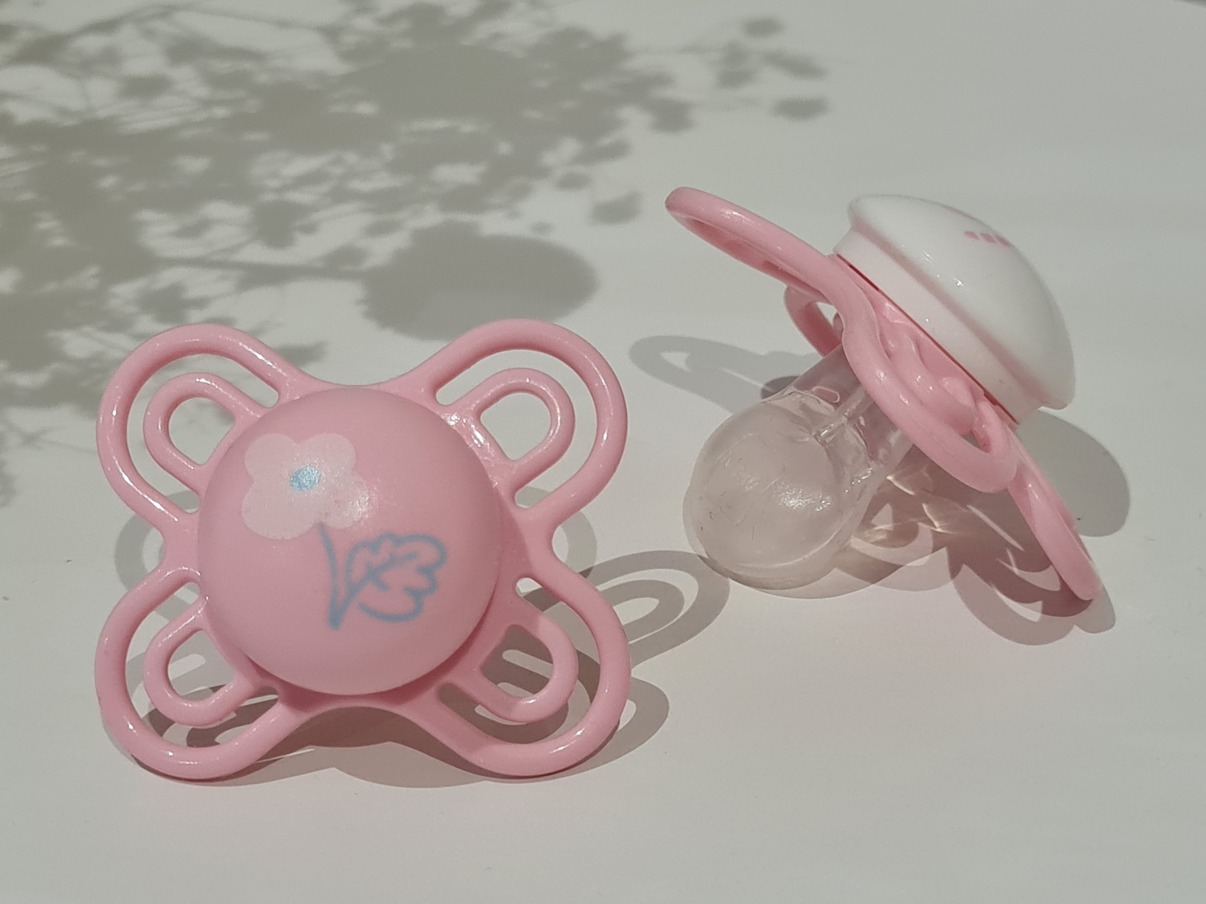 MAM Perfect Start Schnuller in rosa – kiefergerechter Silikon-Schnuller für Neugeborene