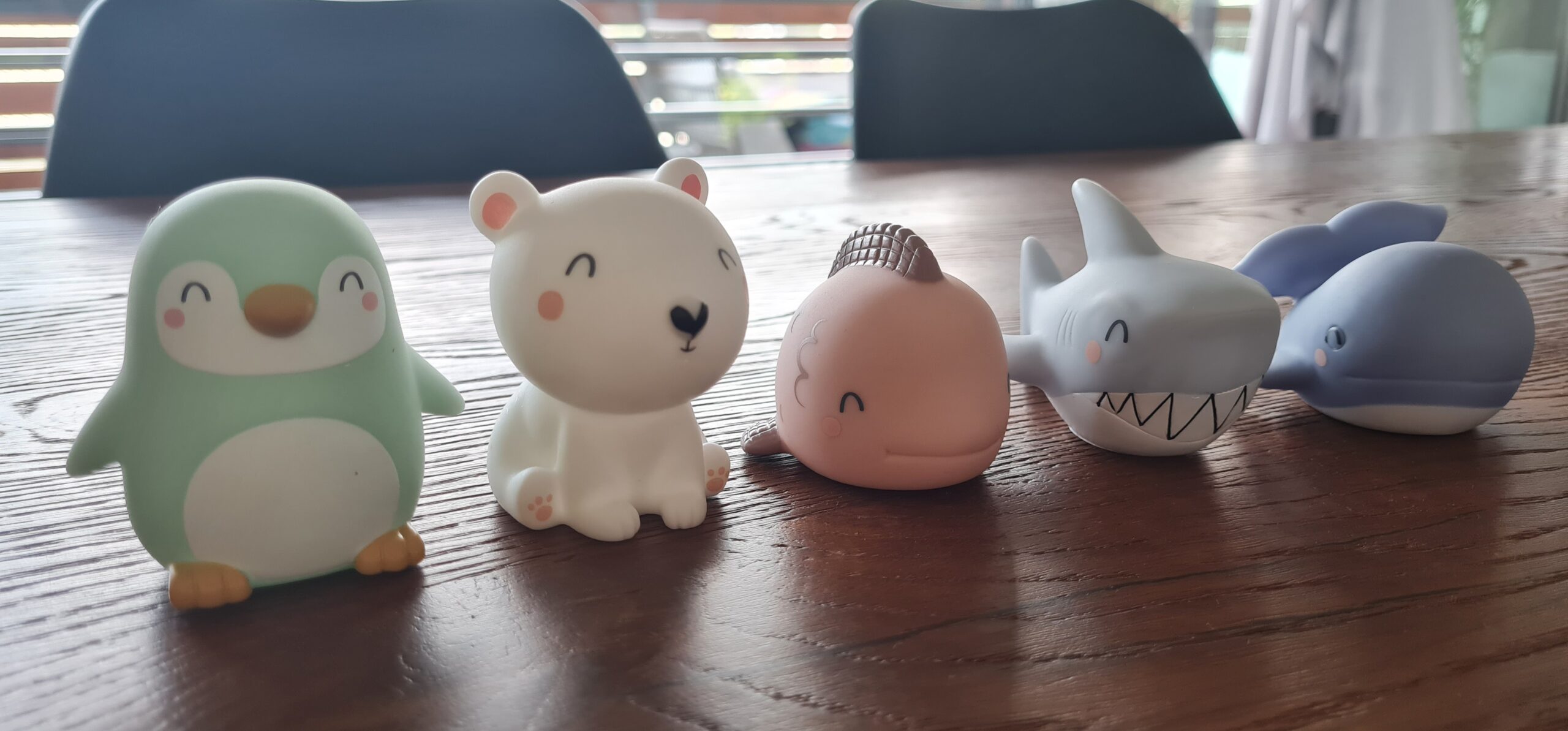 SARO Badewannenspielzeug Baby – bunte Tierfiguren ohne Öffnungen, schimmelfrei