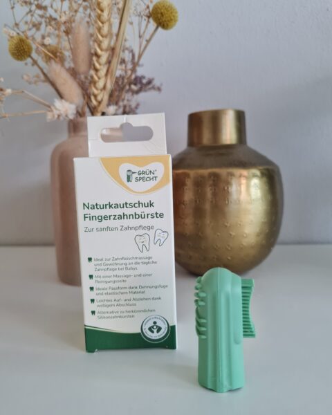 Grünspecht Naturkautschuk Fingerzahnbürste für Babys mit Verpackung