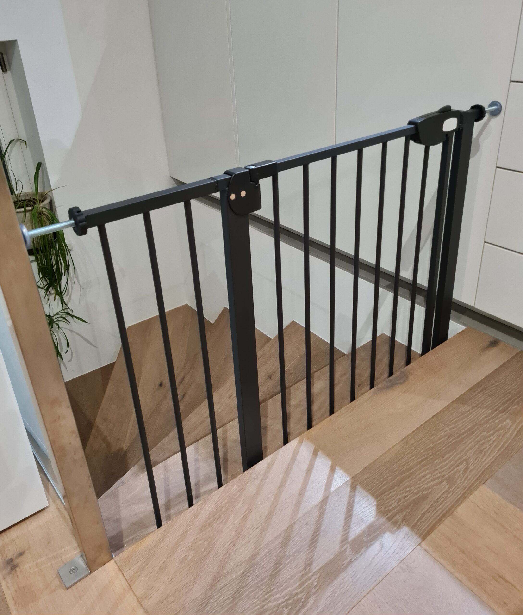 Treppenschutzgitter Baby – Schraubgitter zur Kindersicherung an der Treppe